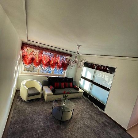 Luxury Red Apartment By Marta Radom Exterior foto