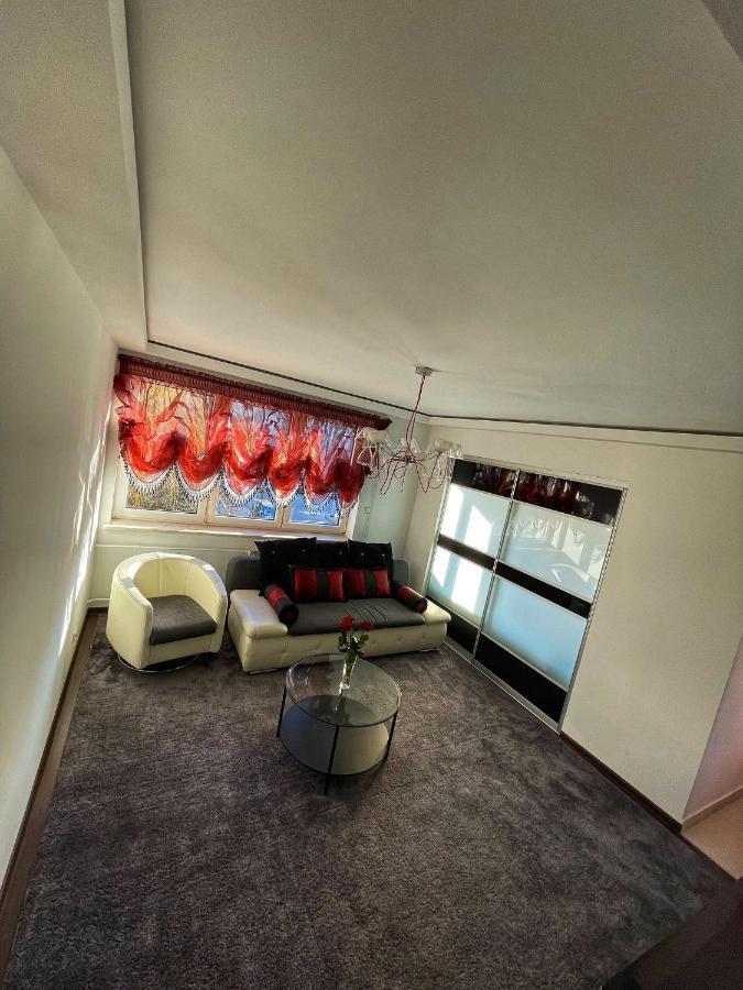 Luxury Red Apartment By Marta Radom Exterior foto