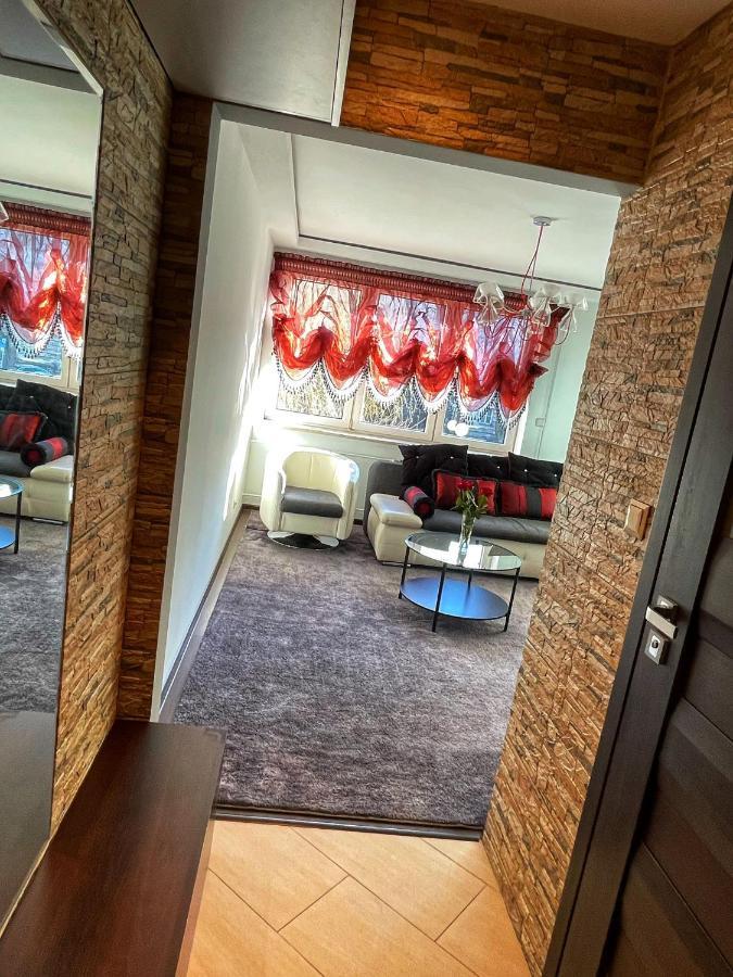 Luxury Red Apartment By Marta Radom Exterior foto